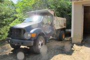 2000 Ford F750 Dump Truck Front Right